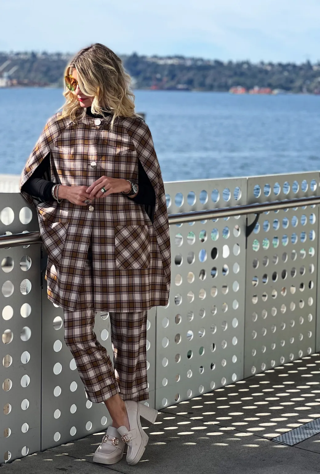 Mama Cape - Brown Plaid