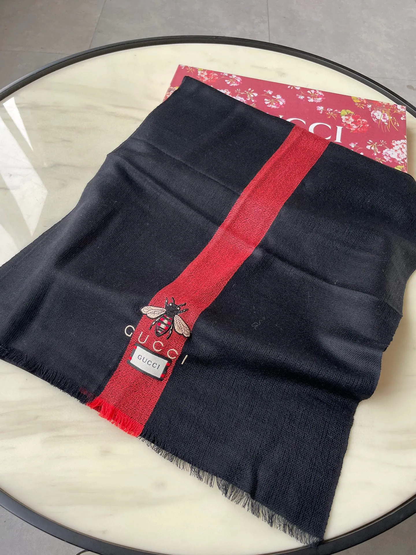 SCARF 200 CM IN BLACK MIX RED CASHMERE WITH EMBROIDERED BEE 407516