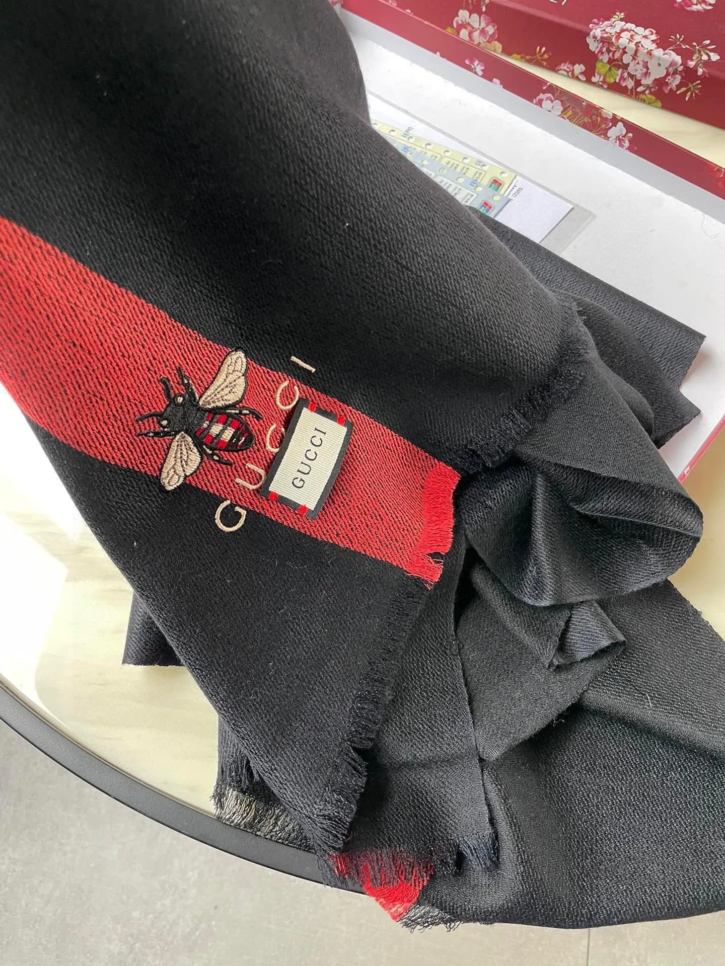 SCARF 200 CM IN BLACK MIX RED CASHMERE WITH EMBROIDERED BEE 407516